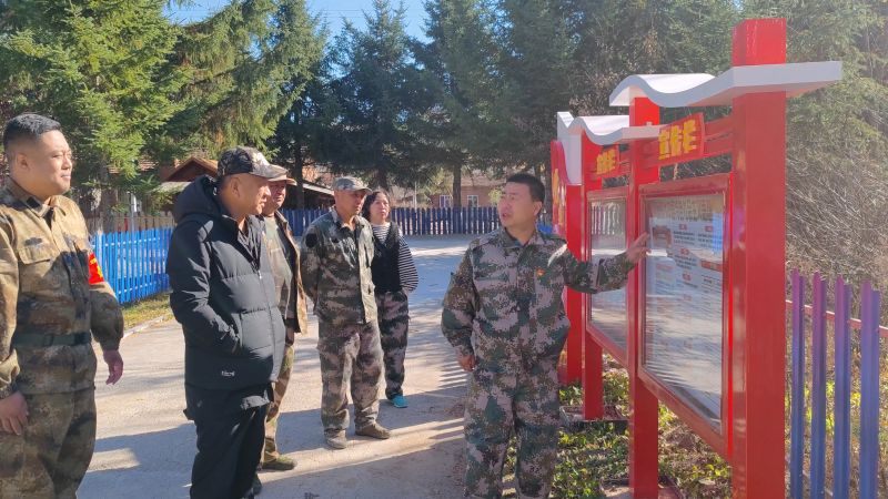 親和種子園管理站在黨建文化廣場(chǎng)開展黨的二十大精神學(xué)習(xí).jpg